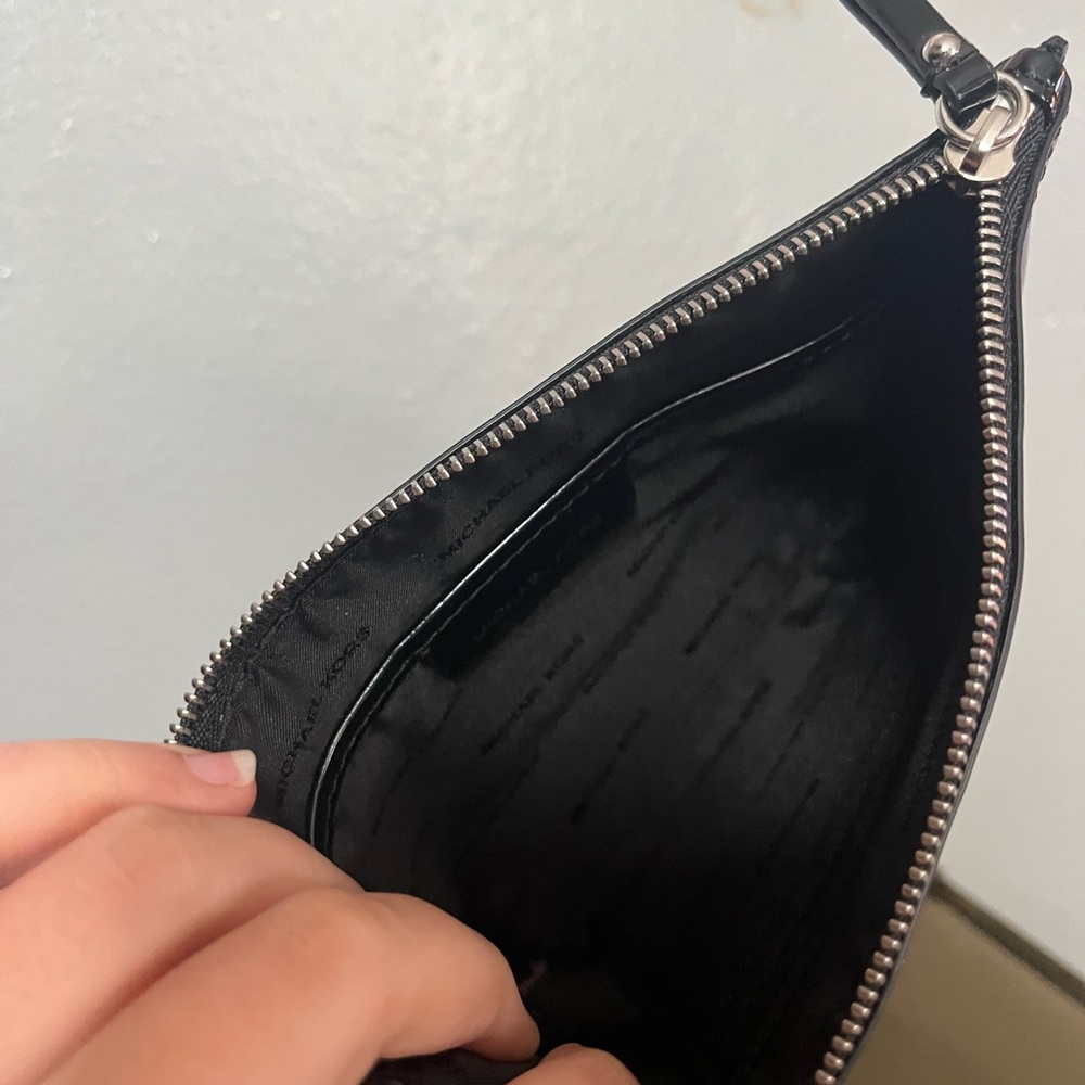 Michael Kors Black pouch / large wristlet - Picture 3 of 6